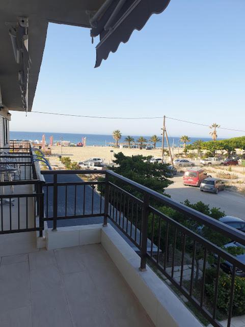 Blue Horizon Apartment Néoi Póroi Luaran gambar